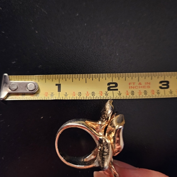 Banana Republic Gold Flower Ring - Picture 7 of 10